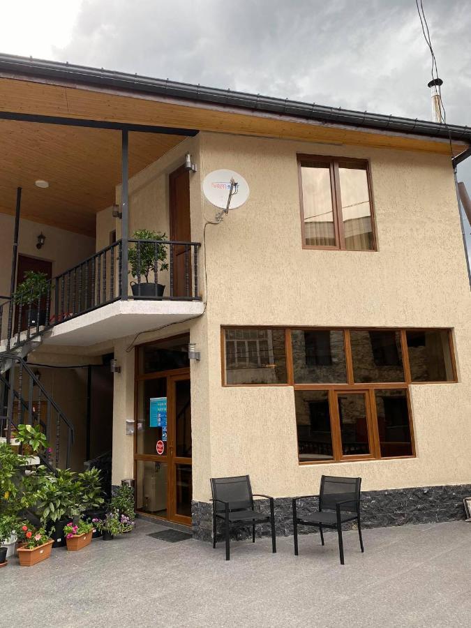 Guest House Nikala Mestia Buitenkant foto