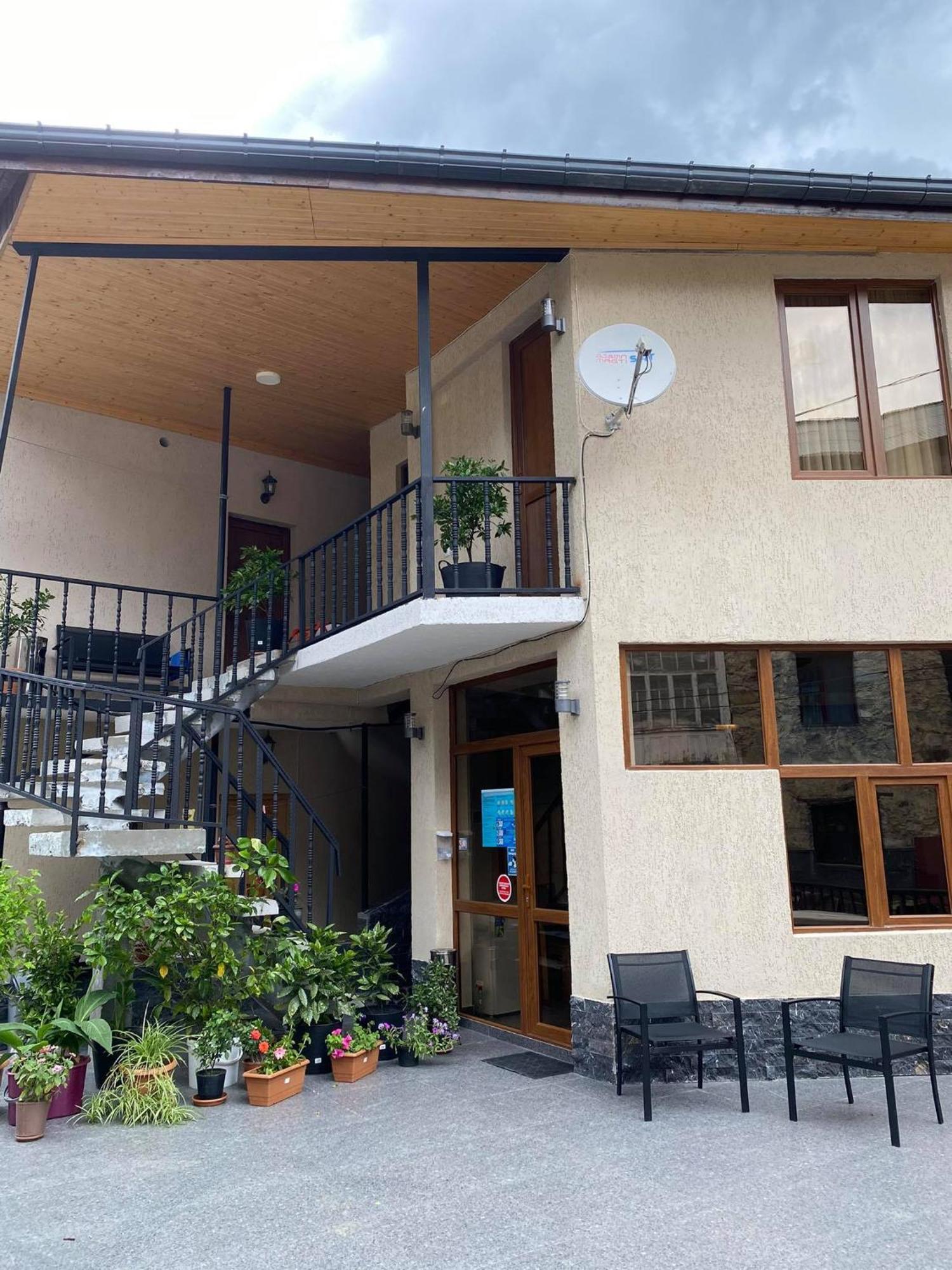 Guest House Nikala Mestia Buitenkant foto